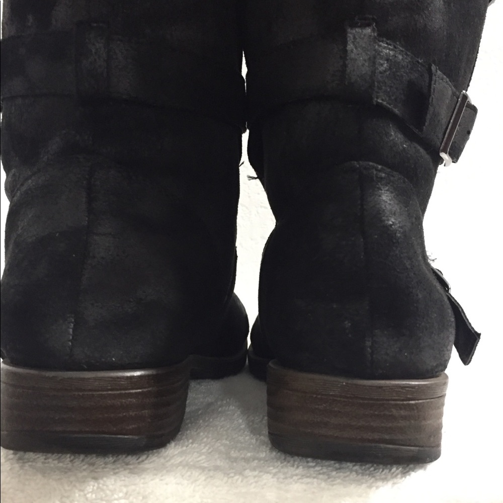 Suede material black boots - Picture 4 of 6